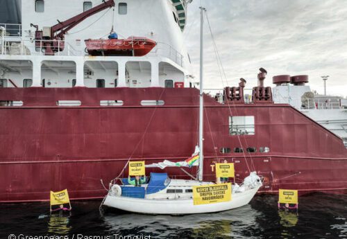 Greenpeace block Equinor’s illegal toxic waste export in Norway (drone)