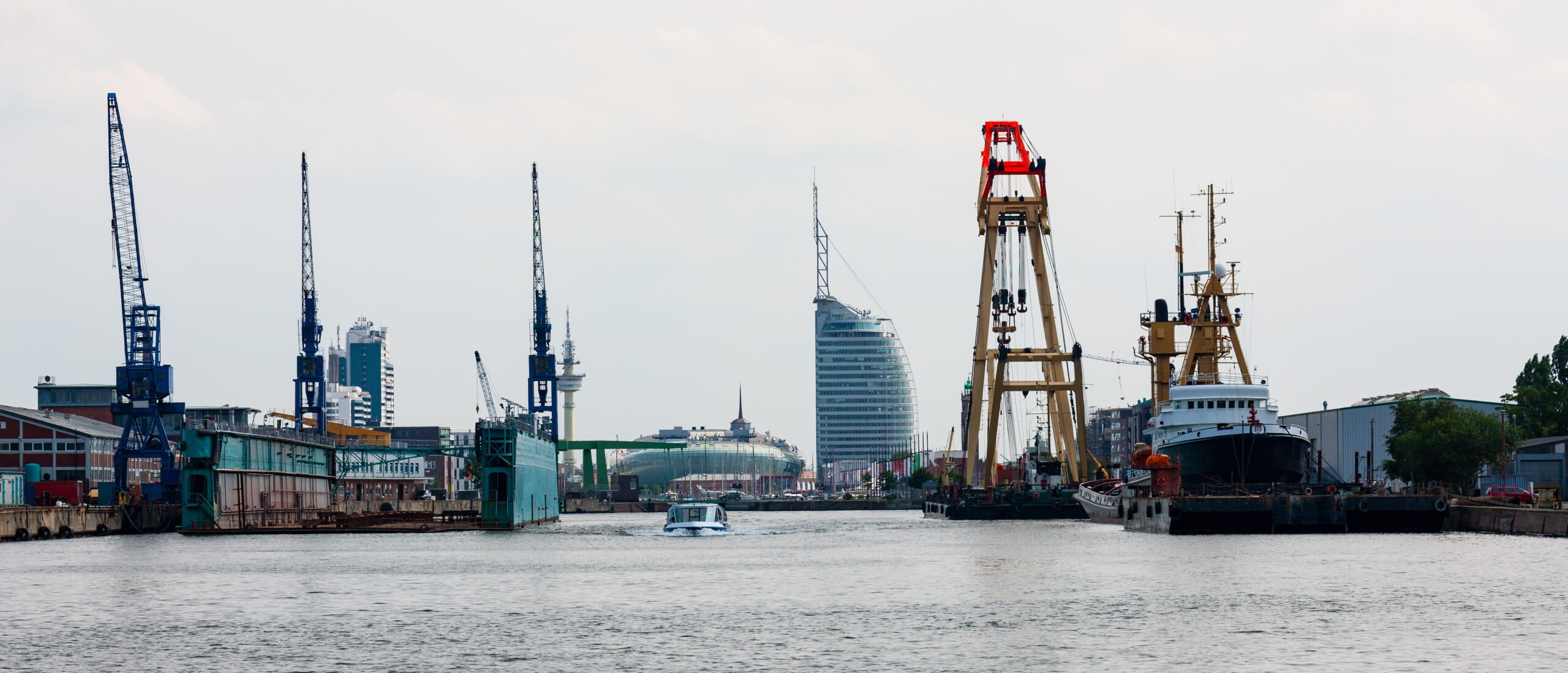 Car carrier knocked over a shipyard crane in Bremerhaven