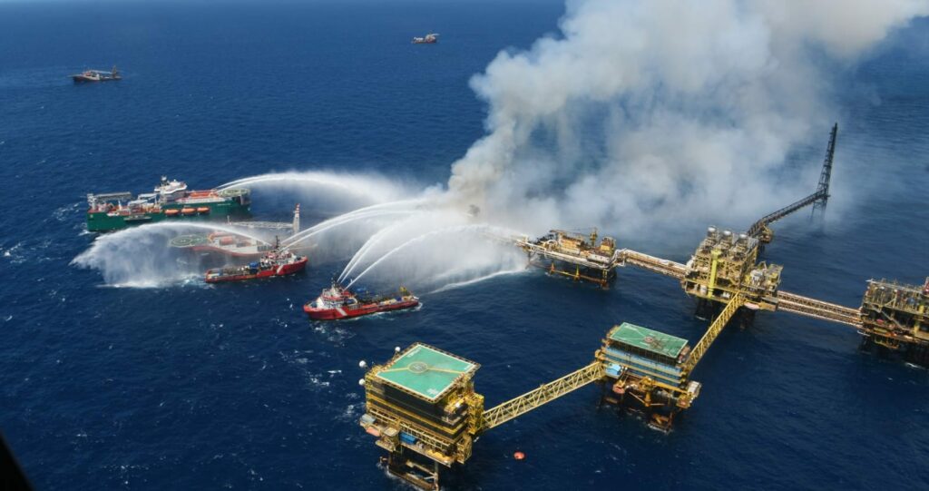 Two dead and one missing after fire engulfs Mexican oil platform