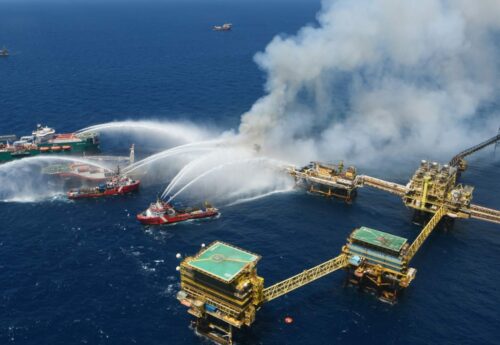 Two dead and one missing after fire engulfs Mexican oil platform