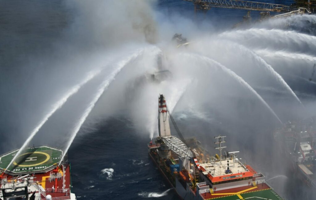 Two dead and one missing after fire engulfs Mexican oil platform