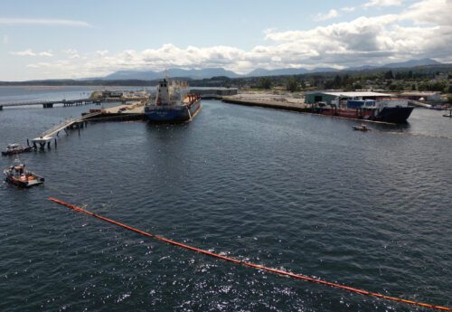 Cargo ship fuel spill triggers clean-up operation in Canada´s Nanaimo Harbour