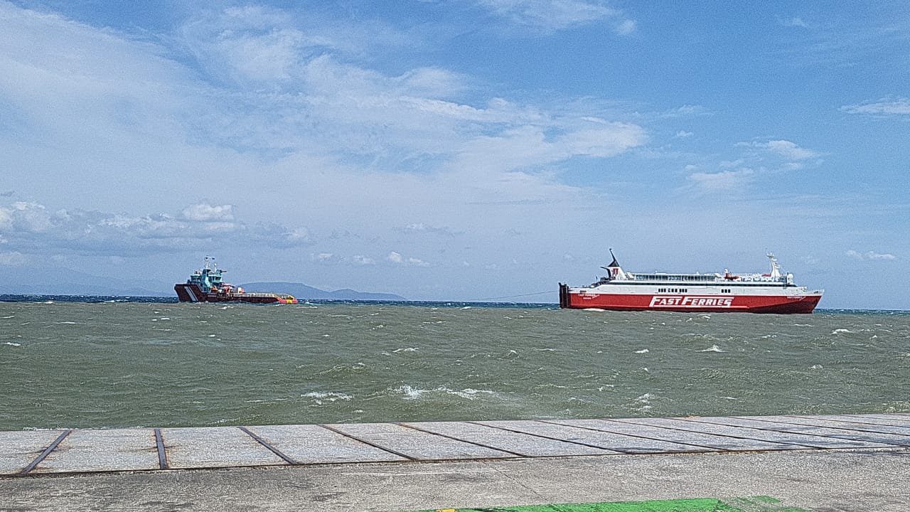 Greece: Fast Ferries Andros with 730 passengers moored at port after many hours