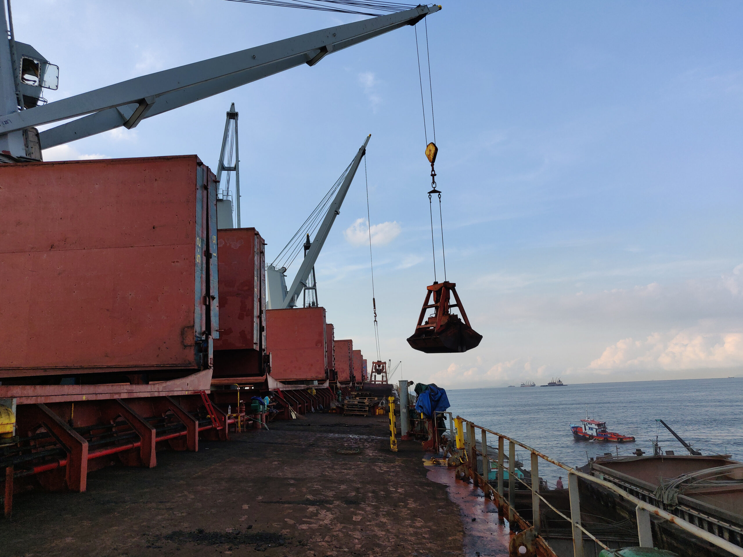 Coal discharging operation on bulk carrier