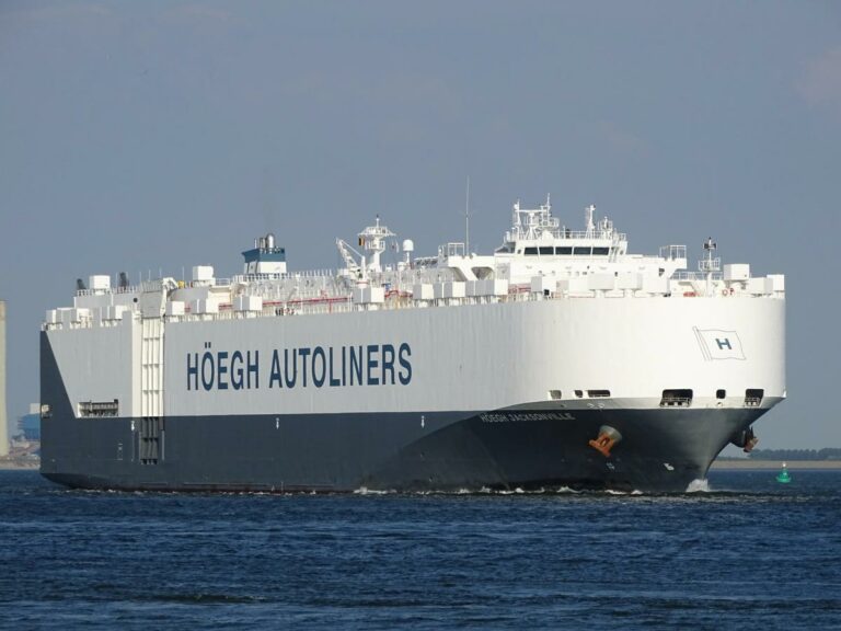 Höegh Autoliners offloads one car carrier for $63m and buys another