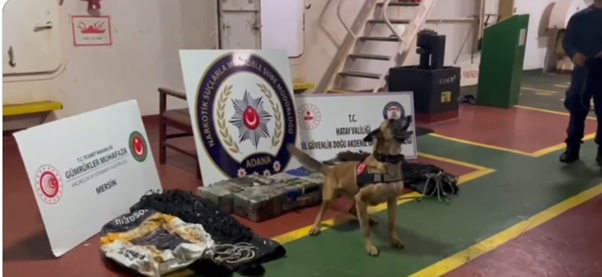 Cocaine found in the anchor chain of a Bulk Carrier - video