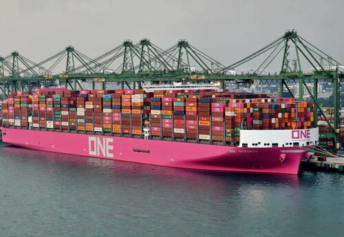 New world record for laden containers loaded aboard ship - Unbelievable number