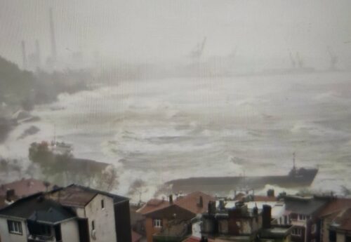 General cargo ship beached by storm, broke in two, Turkish Black sea, Video