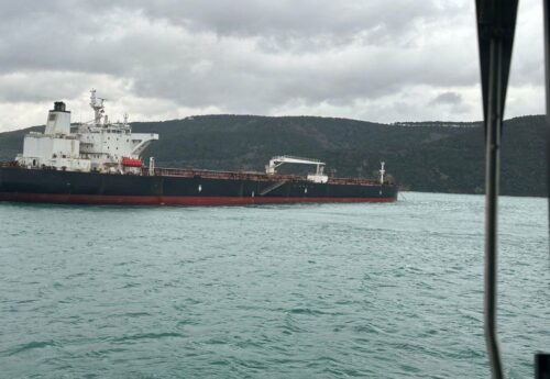 Tanker gets stuck in Bosphorus halting traffic in both directions