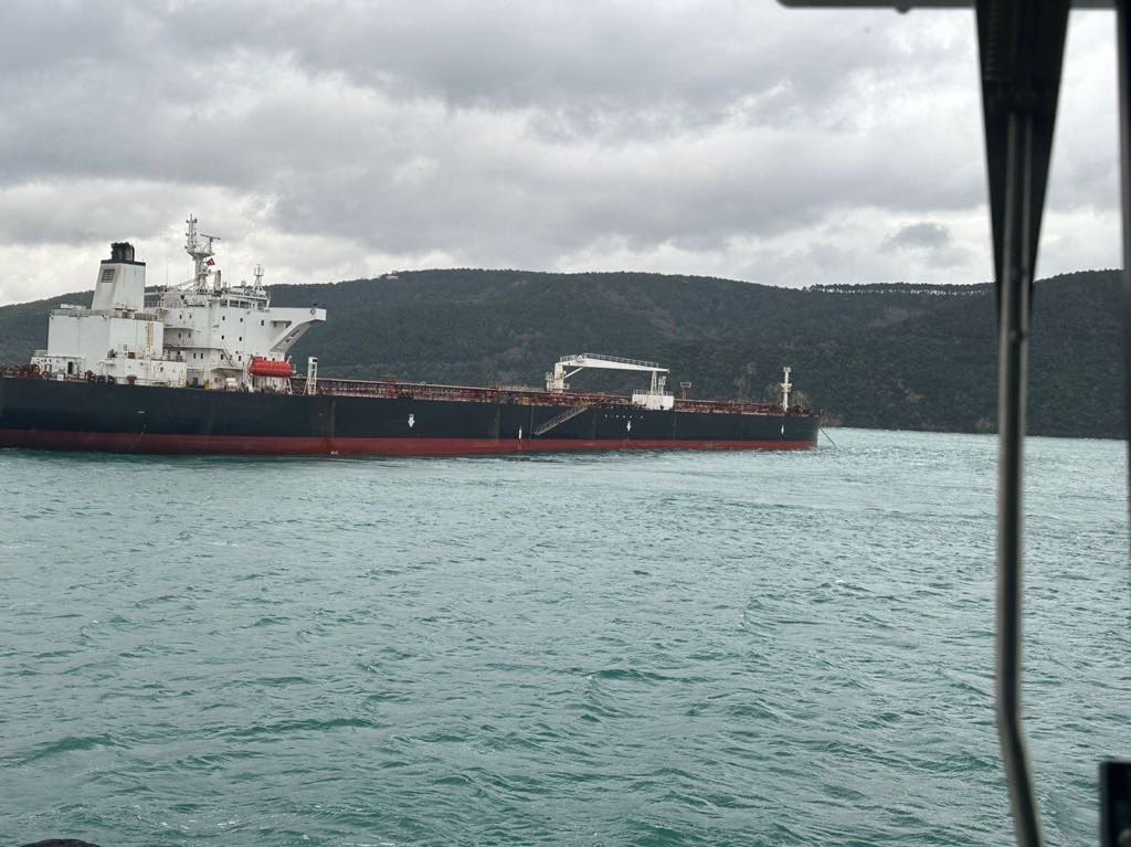 Tanker gets stuck in Bosphorus halting traffic in both directions