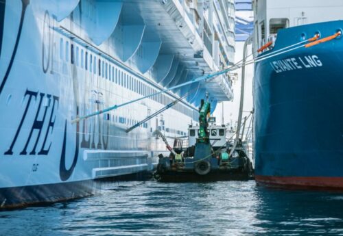 Peninsula LNG bunkering of Icon of the Seas