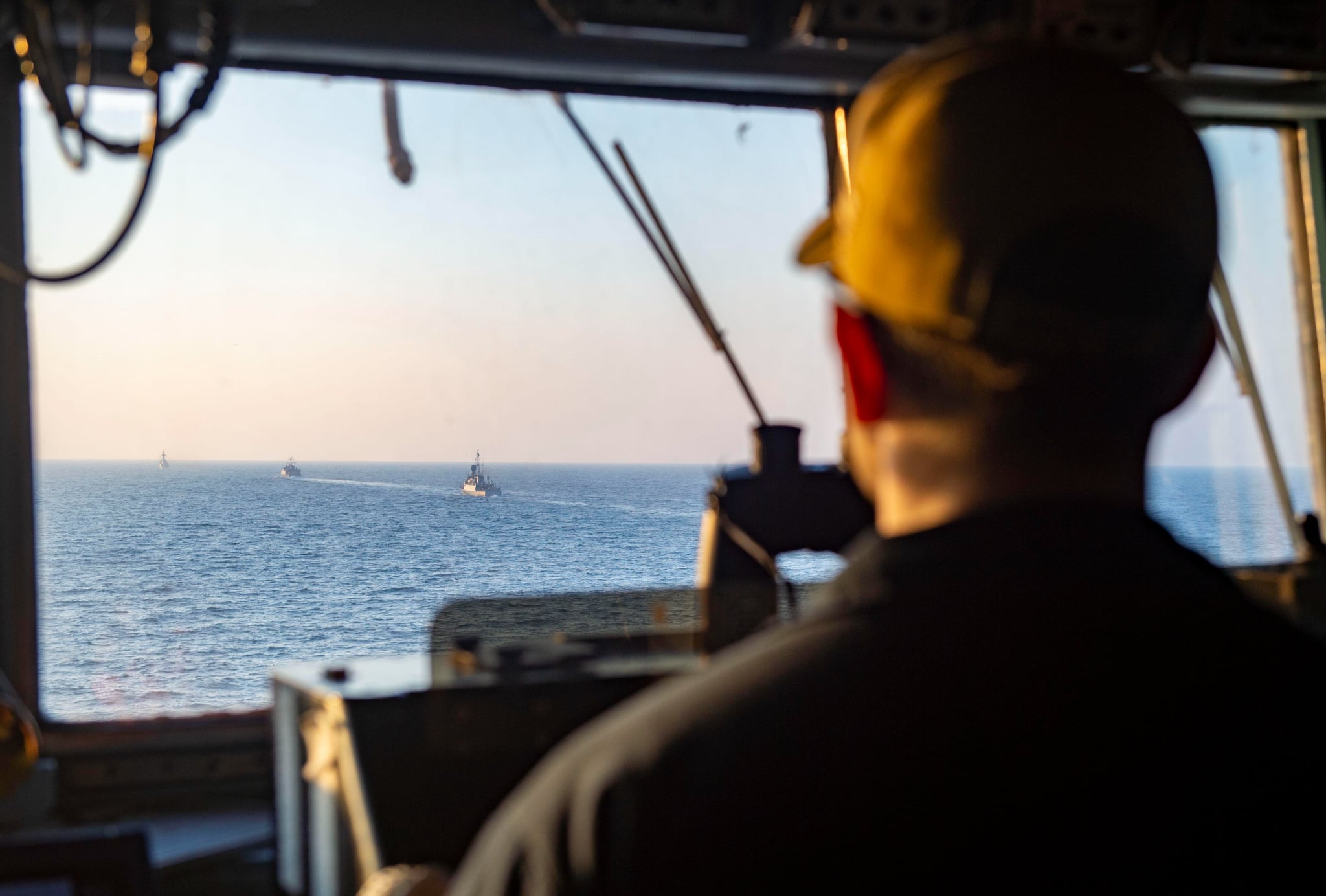 US Navy sailors reported missing off Somalian coast