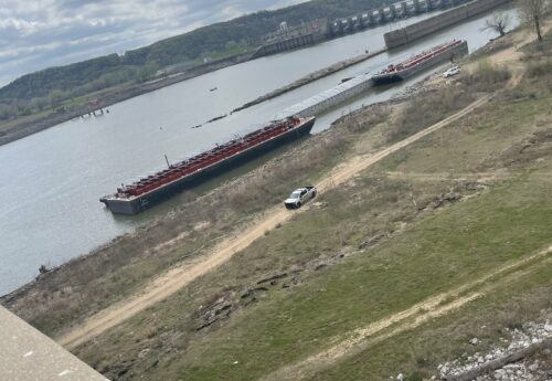 Barge struck bridge in Oklahoma forcing cops to shut down traffic