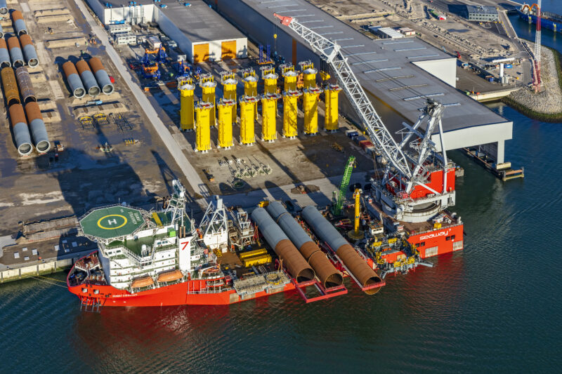 Offshore crane vessel Seaway Strashnov