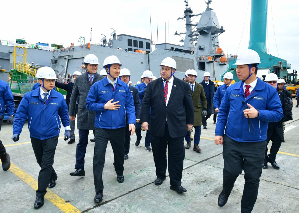 US Secretary of the Navy Invites Korea's Shipbuilders to invest in America
