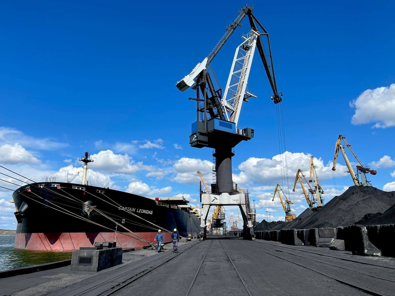 A ship with record 195,700 tonnes of cargo left Pivdennyi port