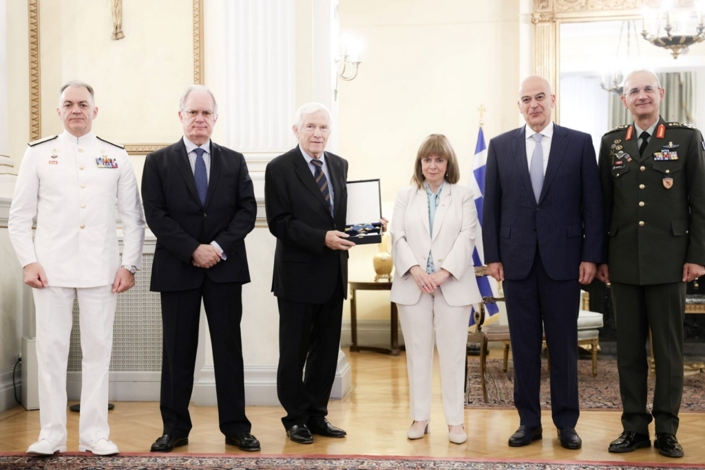 Greek President confers shipowner Laskaridis with Grant Gross honour
