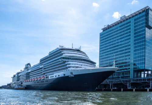 Amsterdam to halve cruise sea numbers in 2026 and Move Terminal by 2035