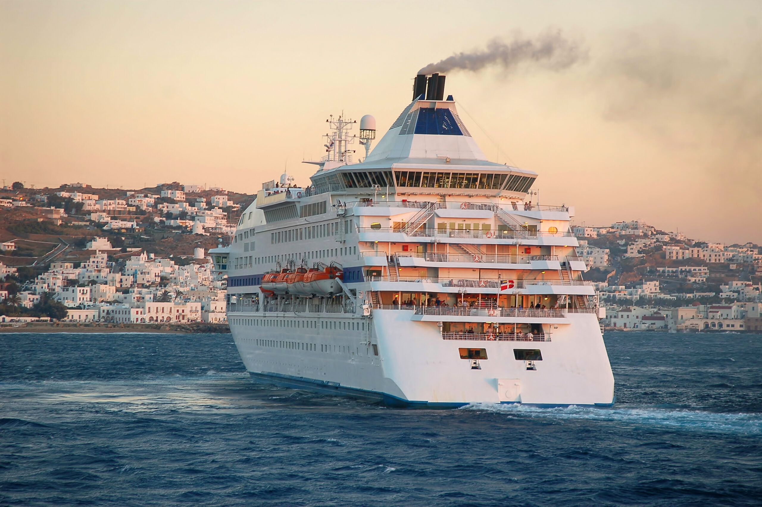 Greece to Cap Number of Cruise Ships to combat over-tourism