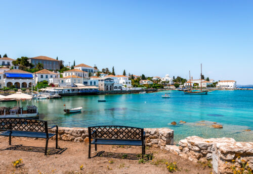 A Brit man, 44, found dead in the sea area of Spetses old port