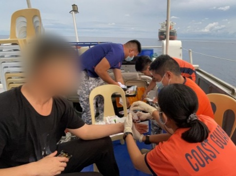 Philippine Coast Guard rescues injured Chinese crew in Antique