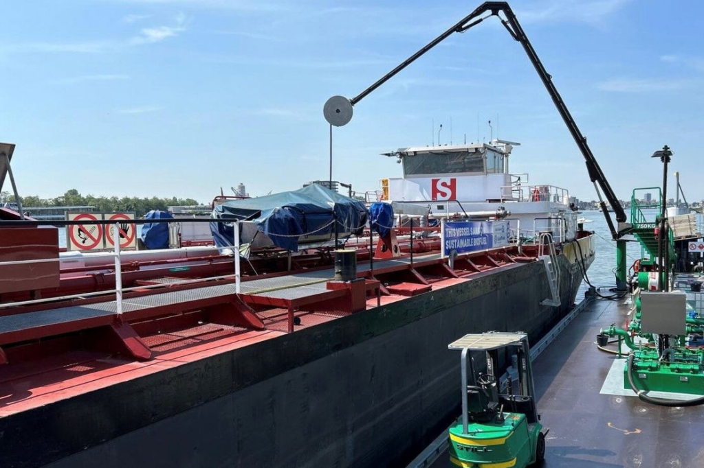 Stolt Tankers barge moves to 100% renewable fuel