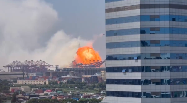 Massive explosion on boxship at berth in China’s Beilun Port