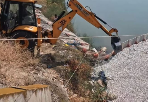 Volos: Cleaning continues by port of Volos.