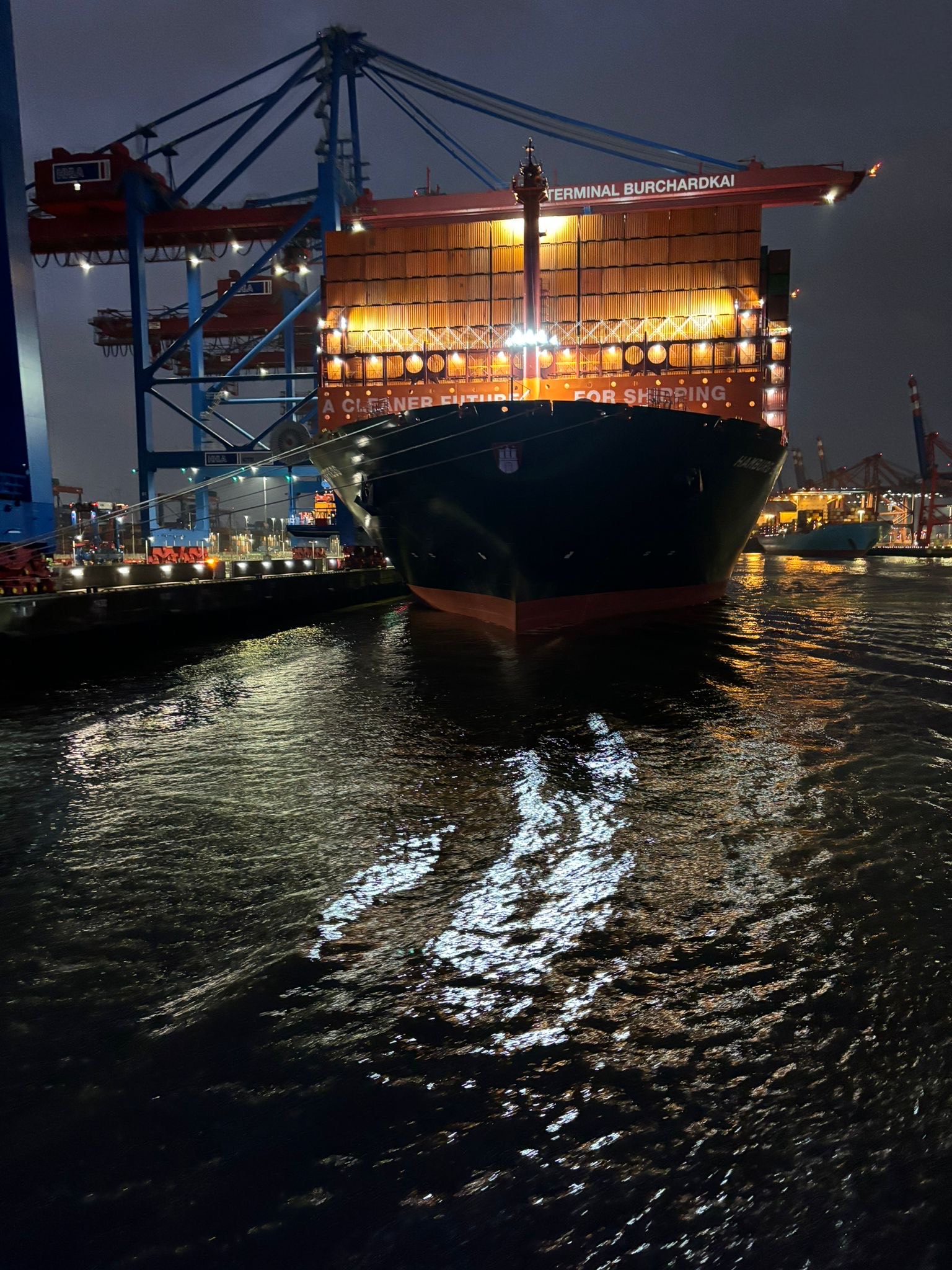 Hapag-Lloyd secures green financing for 24 newbuild boxships ...