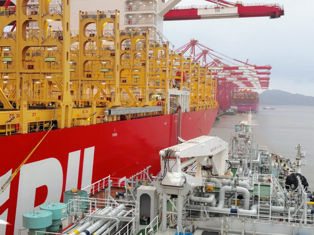 LNG bunkering of PIL’s first LNG dual-fuel 14,000 TEU boxship