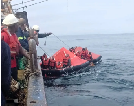 Fire Aboard Fishing Vessel off Gansbaai Forces Crew to Abandon Ship