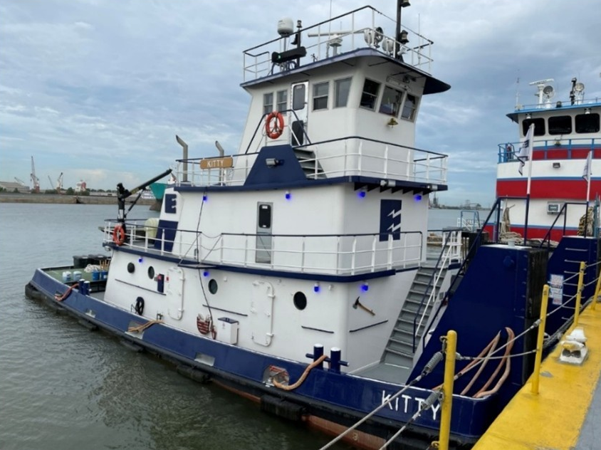 Surging Water Leads to Barge Striking Algiers Lock Gate in New Orleans