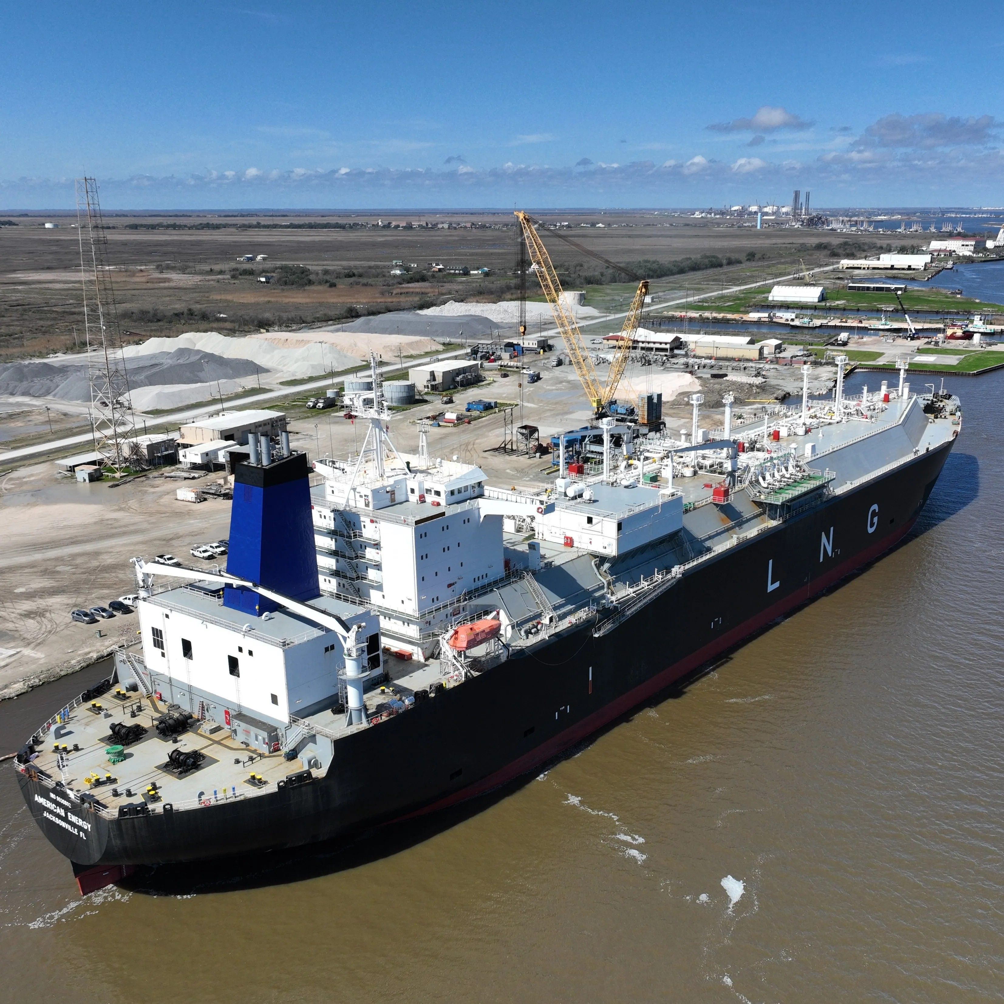 Crowley, Naturgy Deploy First U.S. LNG Carrier to Serve Puerto Rico