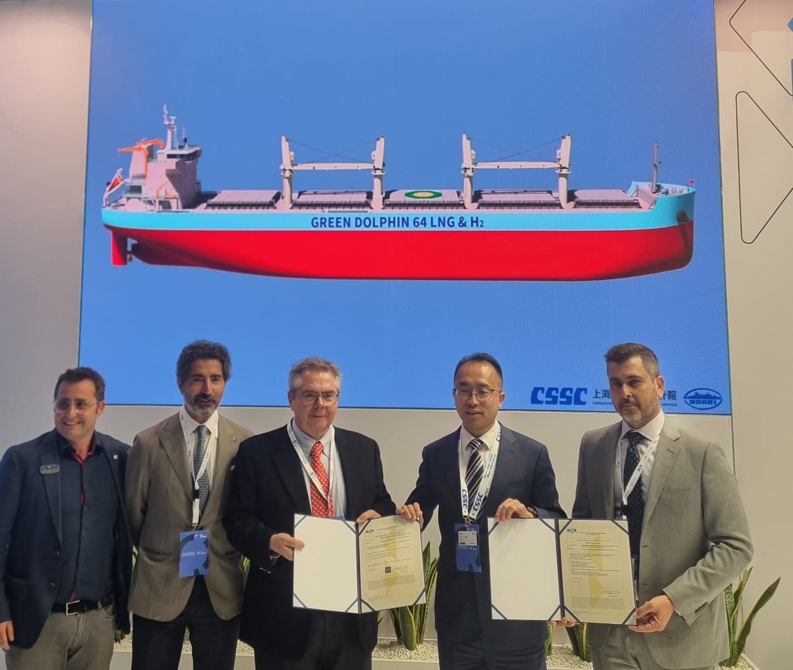 New bulker design eliminates challenges of liquid hydrogen storage, says Almi Marine, RINA