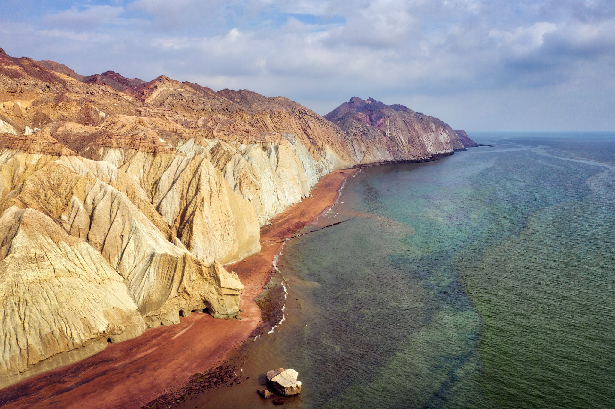 “Economic Suicide”: US urges China to dissuade Iran from closing Hormuz ...