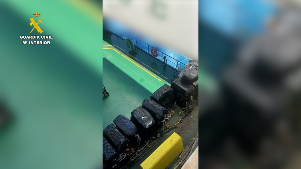 Spanish Civil Guard seizes 1,300 Kg cocaine onboard containership off Bay of Cadiz