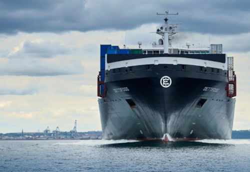 Eimskip container ship adrift after failure in main engine