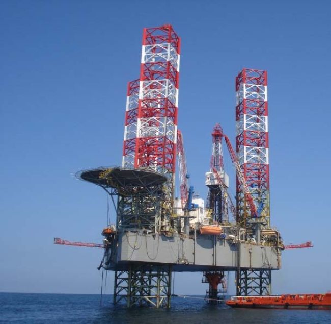 Key Manhattan oil rig