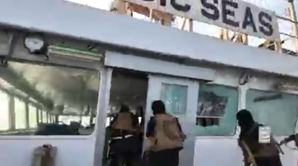 Shocking video shows the attack on Greek-owned Magic Seas in Red Sea