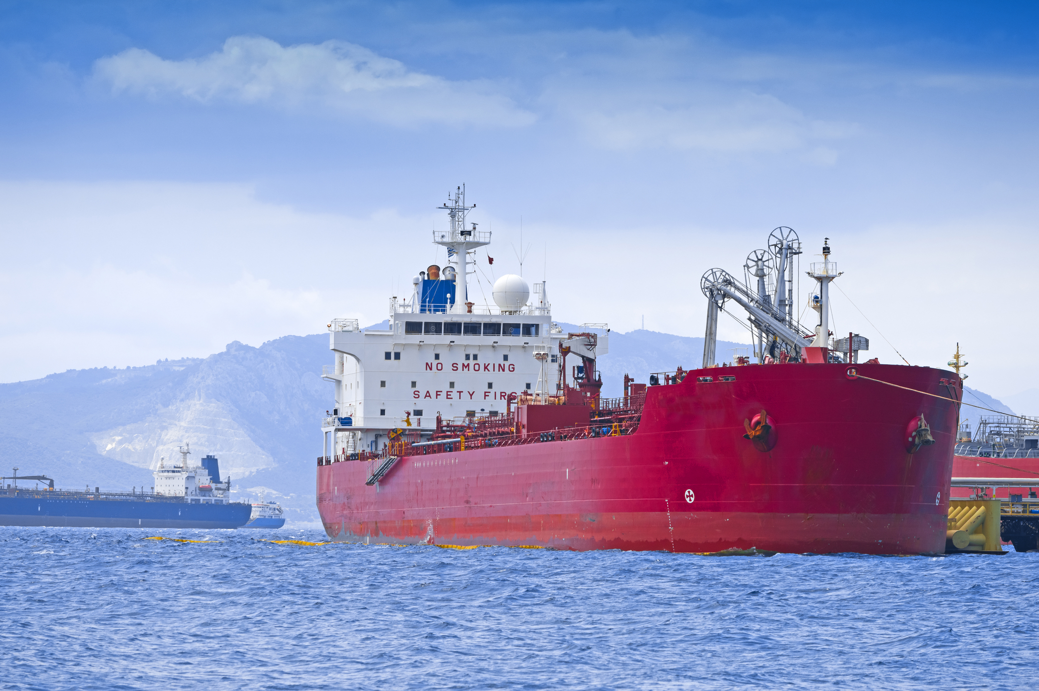 Greek shipowners return to Russian oil trade as crude prices slip;