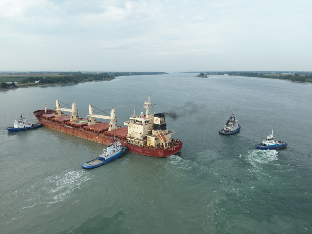 Operation begins to free bulker after running aground in St. Lawrence River