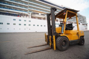 Falling forklift falls into sea and damages cruise ship at Greek port