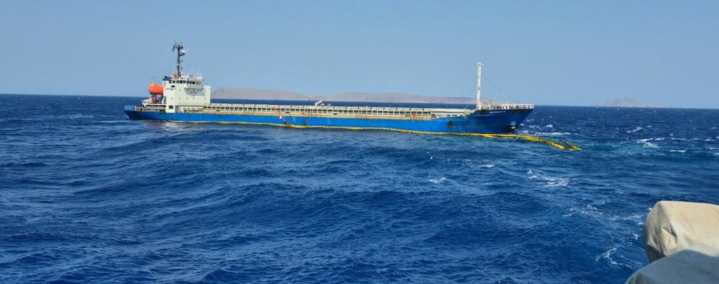 Greek cargo ship half-sunken in Crete - Decision made to remove it