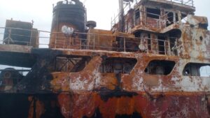 Malaysia intercepts ship drifting near oil platform