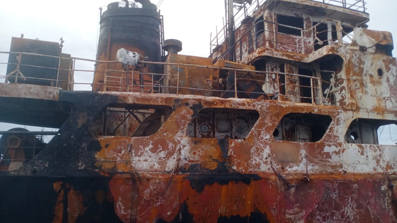 Malaysia intercepts ship drifting near oil platform