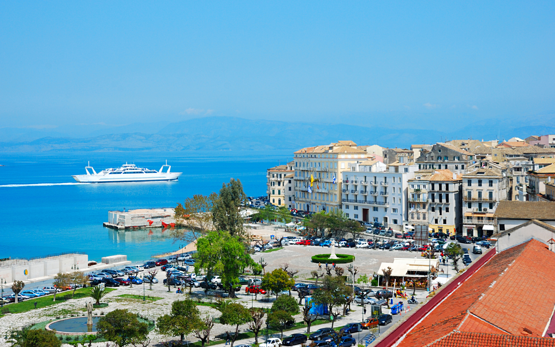 Βλάβη σε μηχανή επιβατηγού-οχηματαγωγού στην Κέρκυρα
