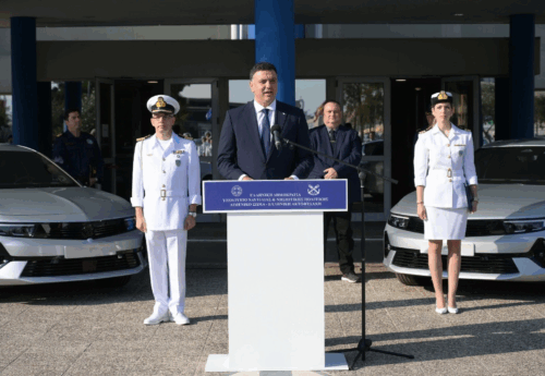 Κικίλιας στην παραλαβή 51 οχημάτων του Λ.Σ.–ΕΛ.ΑΚΤ.: «Επόμενο βήμα η προμήθεια μη επανδρωμένων σκαφών για ΑΟΖ και θαλάσσια πάρκα»