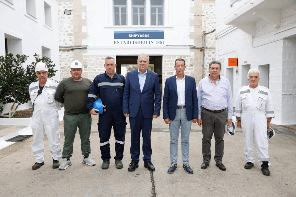 Greece promotes investments in shipbuilding and islands