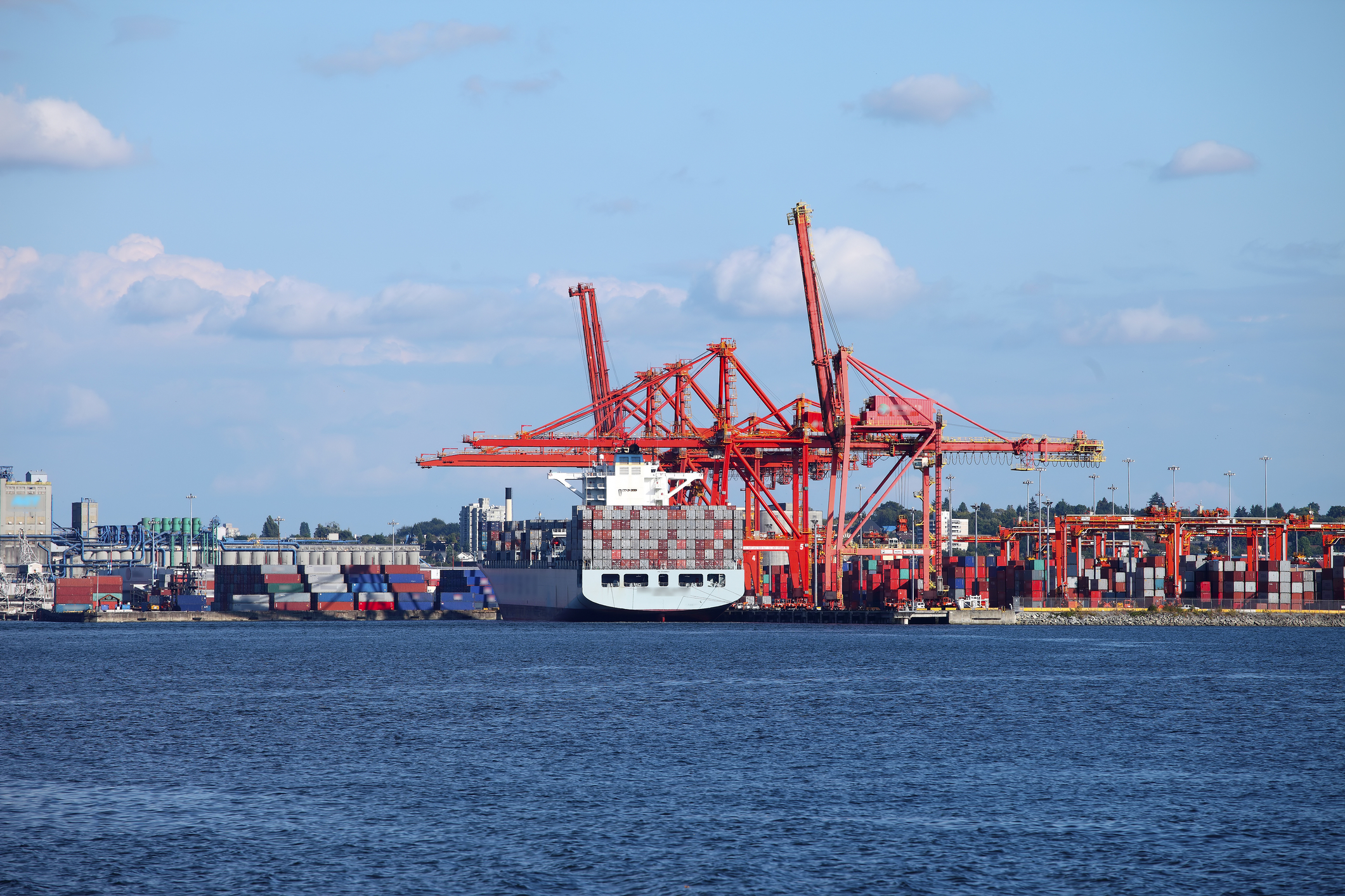 Vancouver moves record trade volumes as Canada grows exports beyond U.S.