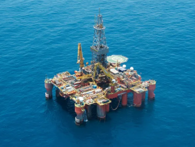 Oil rig Blackford Dolphin